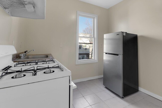 Building Photo - 284 WATCHUNG Ave