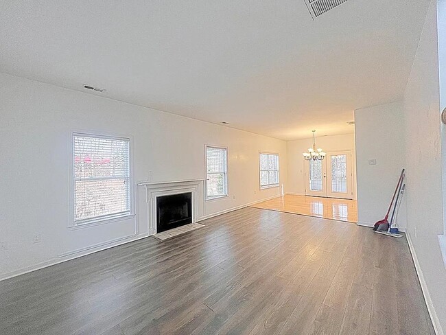 Building Photo - 206 Beauclair Dr