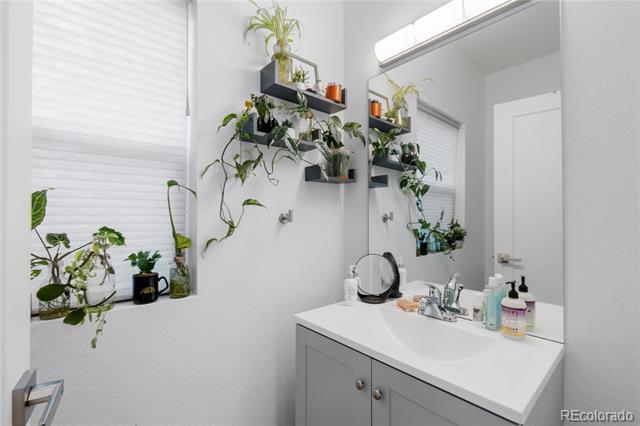 Building Photo - 1400 W Alaska Pl