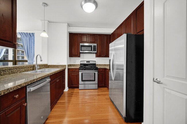 Building Photo - 420 E Waterside Dr