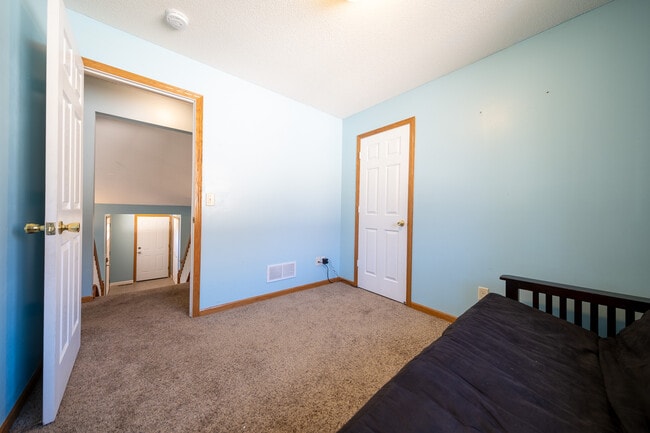 Building Photo - 8001 Vincent Cir N