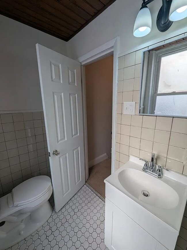 Building Photo - 5111 Worth St