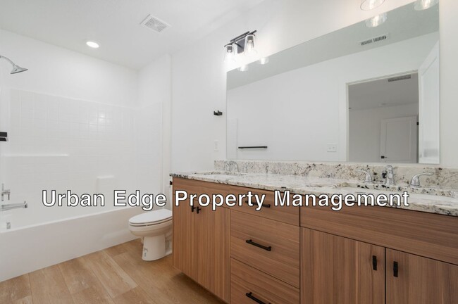 Building Photo - 2 bed 2.5 bath cute row home