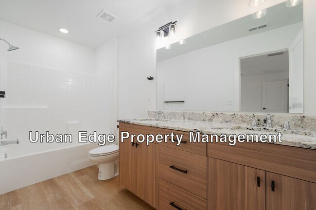 Building Photo - Row Home with 1 car garage 2 bed, 2.5 bath