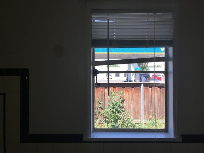 Building Photo - VOGT-120 West Pacheco