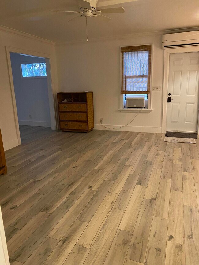 Building Photo - 318 S J St