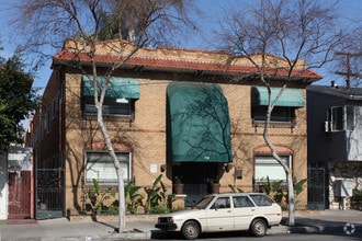 Building Photo - 711