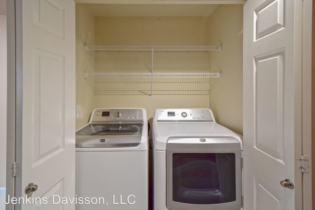Building Photo - 2 br, 2.5 bath House - 3956 Carman Drive