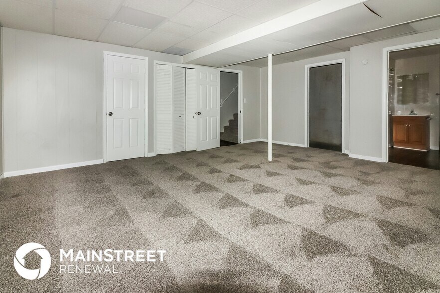 Building Photo - 1475 NW Yankee Dr