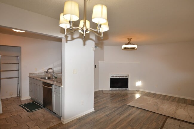 Building Photo - First Floor Condo in Norfolk