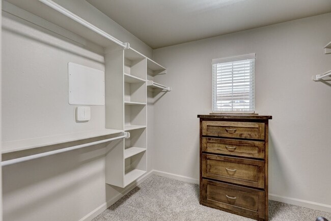 Building Photo - 5813 Goldfinger Rd