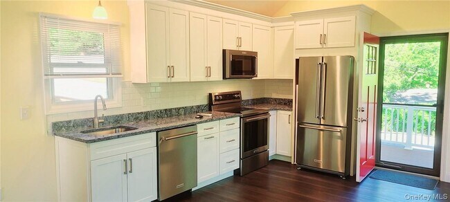 Building Photo - 11 Curry Rd