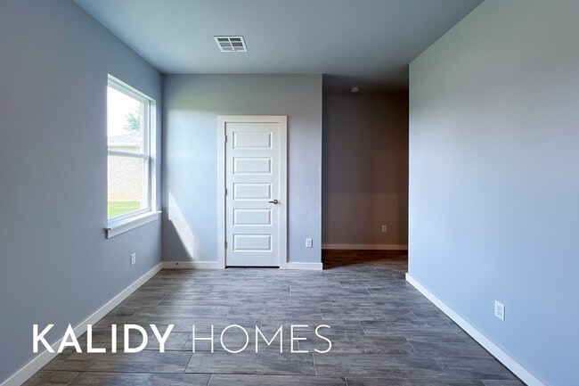 Building Photo - 12624 E Hefner Rd