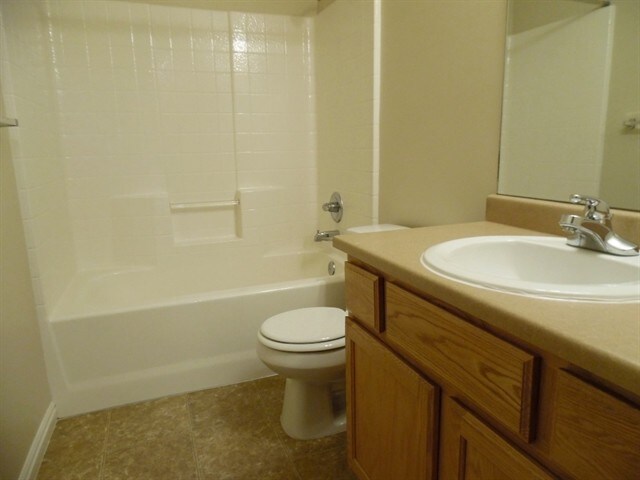 Building Photo - 950 Longleaf Dr