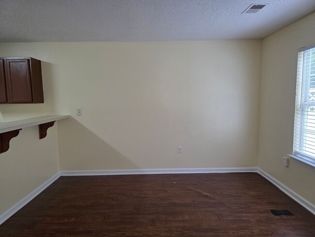 Building Photo - 1118 Towne Pk E Dr