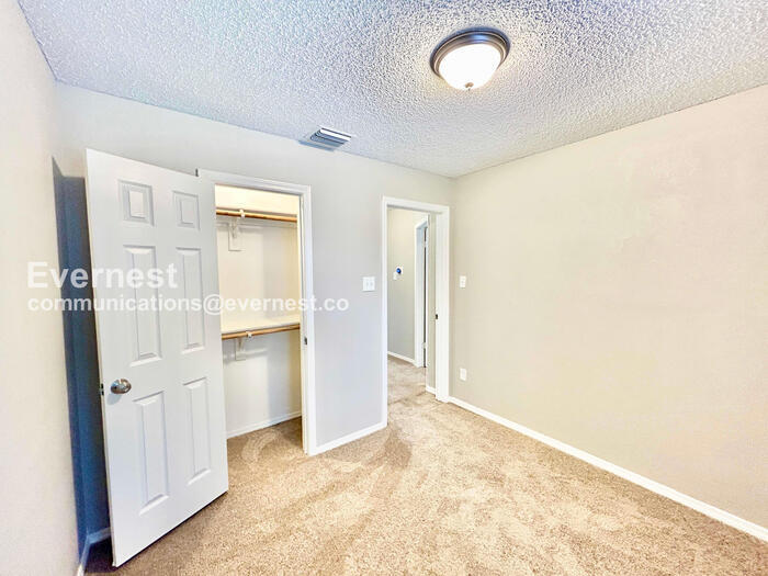 Building Photo - 1404 Ardmore Dr