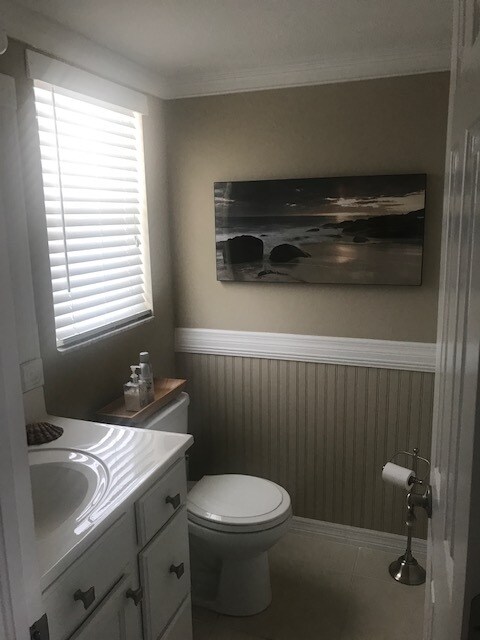 Building Photo - 2515 NE 1st Ct