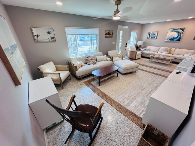 Building Photo - 385 S Tessier Dr