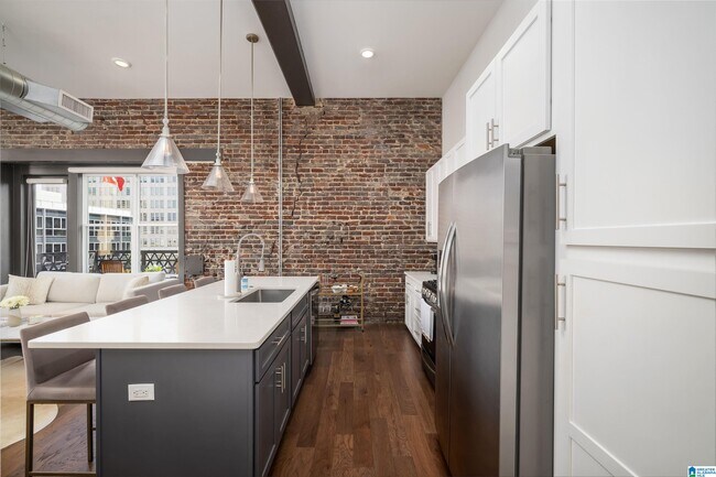 Building Photo - 2015 1st Ave N