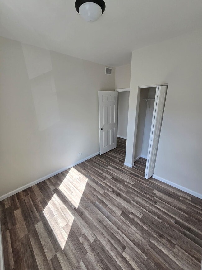 Building Photo - 5223 W Washington Blvd