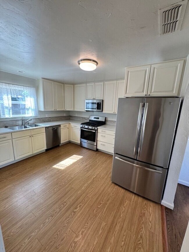 Building Photo - Charming Updated 4-Bedroom Home in the Garden Tract – Hardwood Floors, Central Air, 2-Car Garage ...