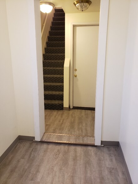 Building Photo - 122 N 3rd Ave