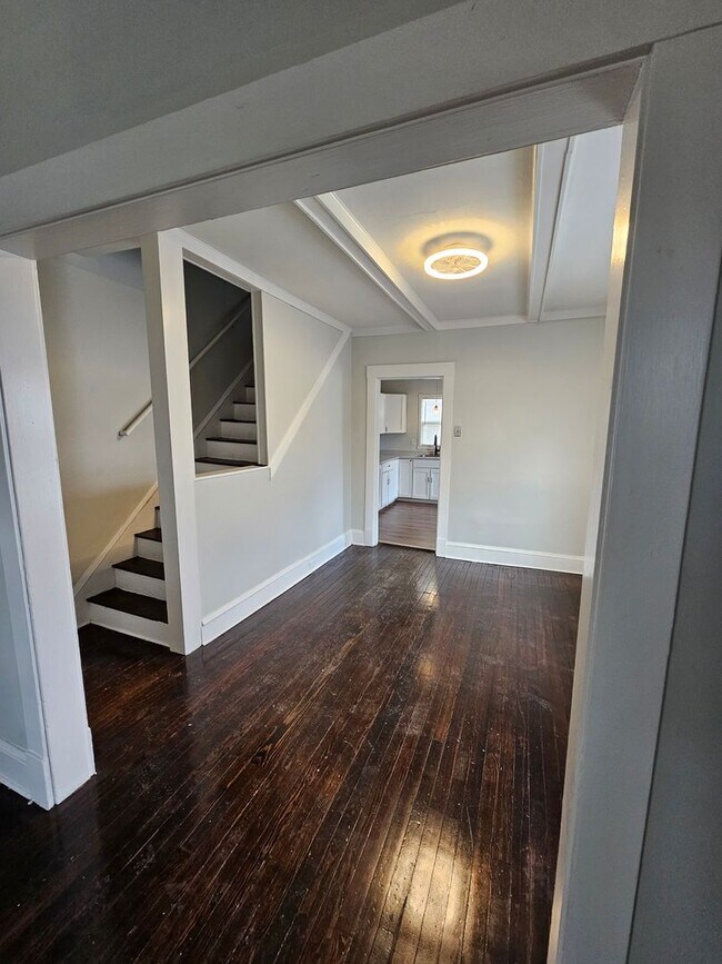 Building Photo - Wakefield7010-7014