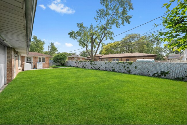 Building Photo - 16030 University Ave