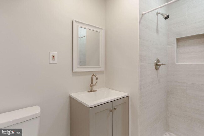 Building Photo - 1454 McLean Mews Ct