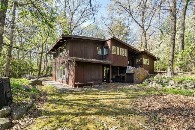 Building Photo - 15 Trotting Horse Dr
