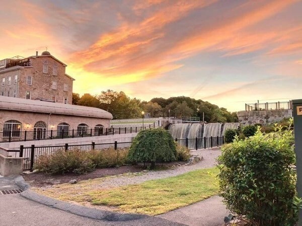 Building Photo - 7 S Stone Mill Dr