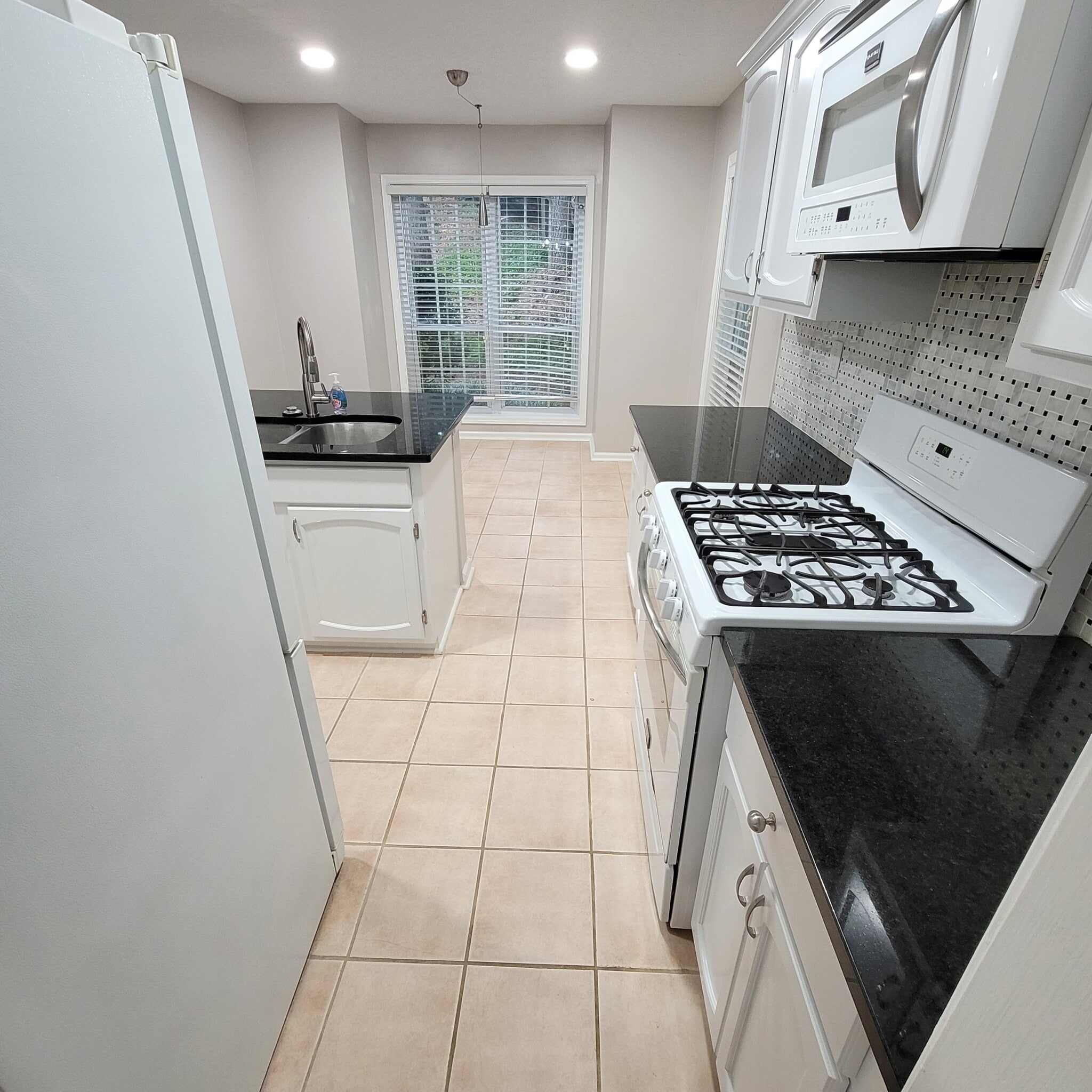 Kitchen - 1266 Weatherstone Dr NE