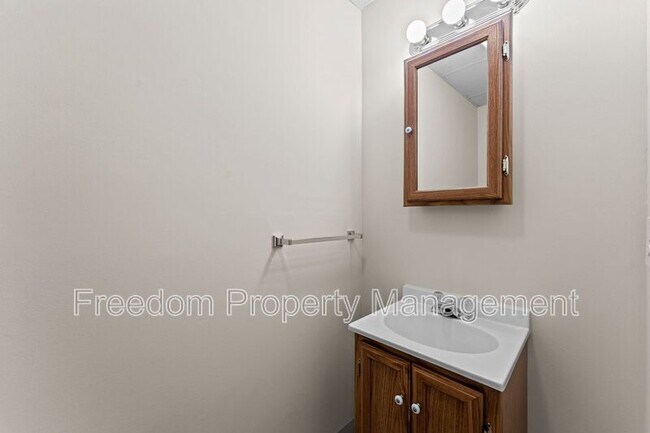 Building Photo - 8644 Sanderling Dr