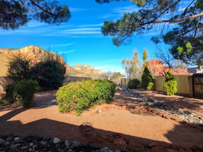 Building Photo - HOUSE - VILLAGE OF OAK CREEK
