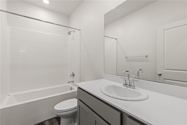 Building Photo - 895 Brookdale Dr