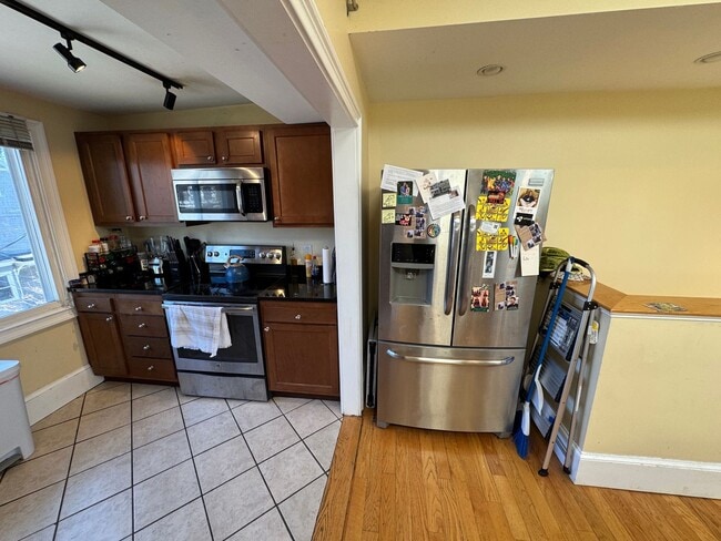 Building Photo - 206-208 Holland