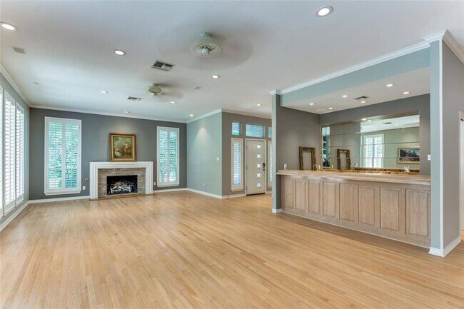 Building Photo - 3805 Briarhaven Rd