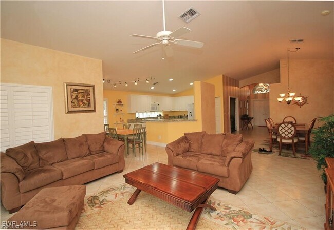 Building Photo - 2322 Butterfly Palm Dr