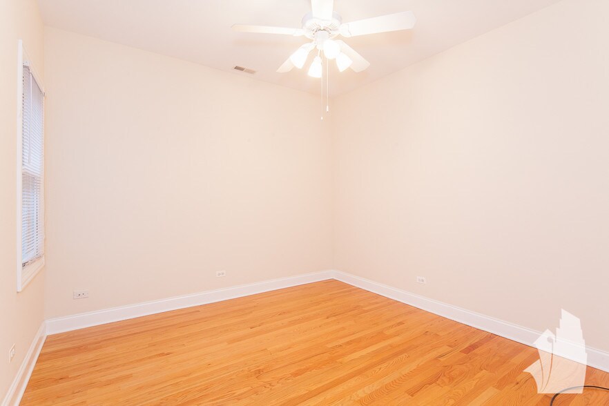 Building Photo - 3829 N Southport Ave