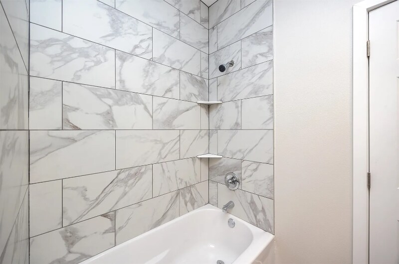 Building Photo - 1332 E Sheridan Ave