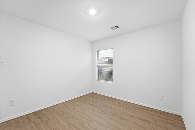Building Photo - 213 Rustic Ridge Cir