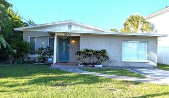 Building Photo - 3906 W Carmen St