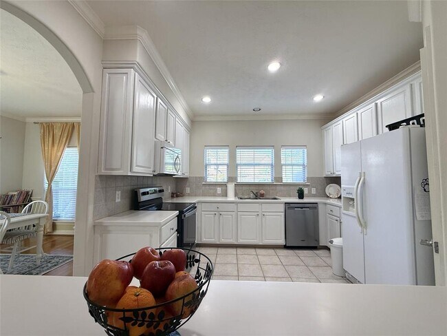 Building Photo - 4027 Park Thicket