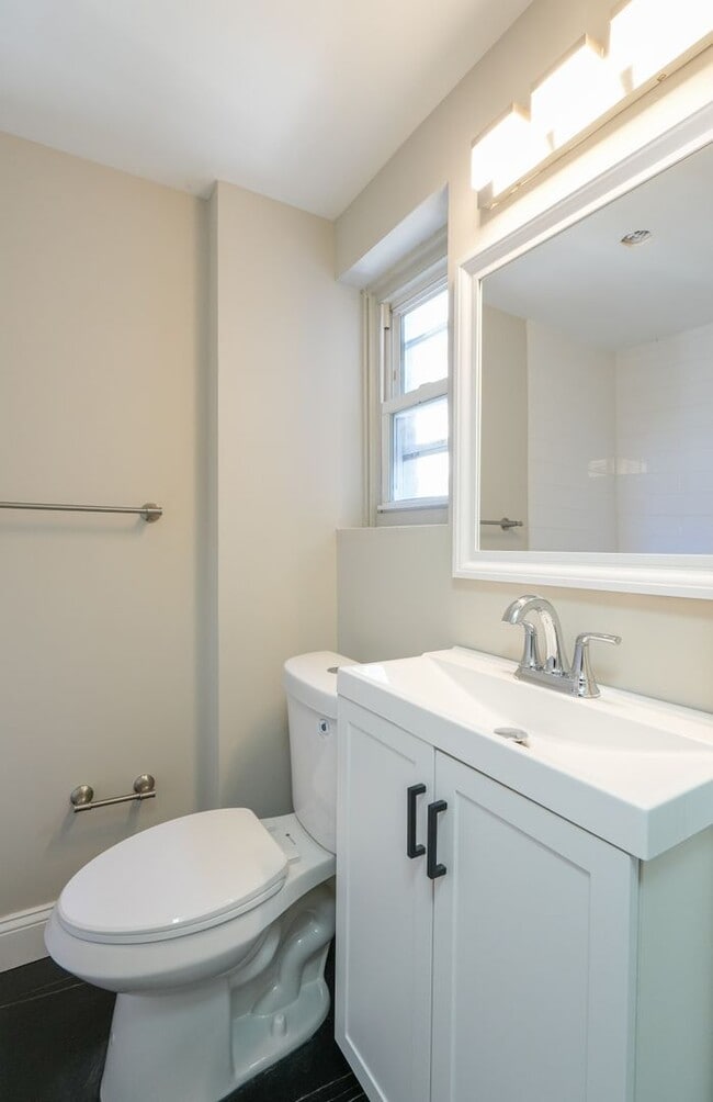 Building Photo - 1335 S 8th St