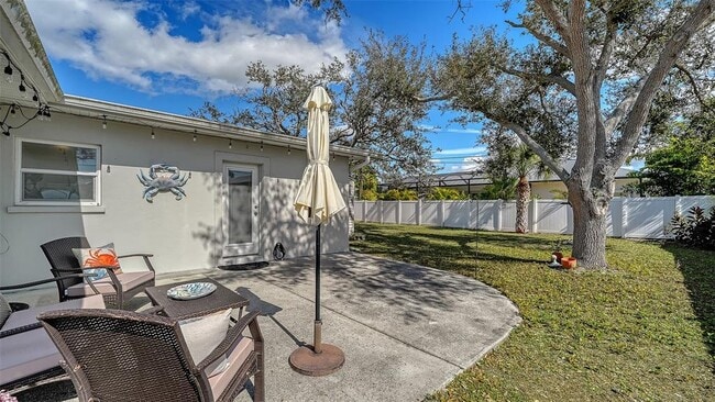 Building Photo - 817 Harbor Dr S