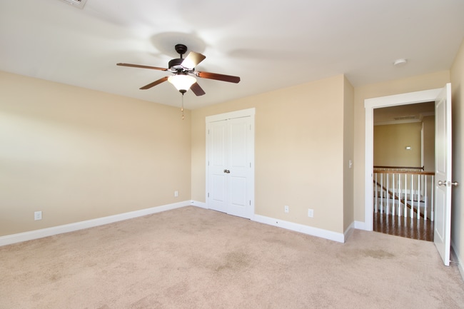 Building Photo - Executive Rental in Cypress Point S/D