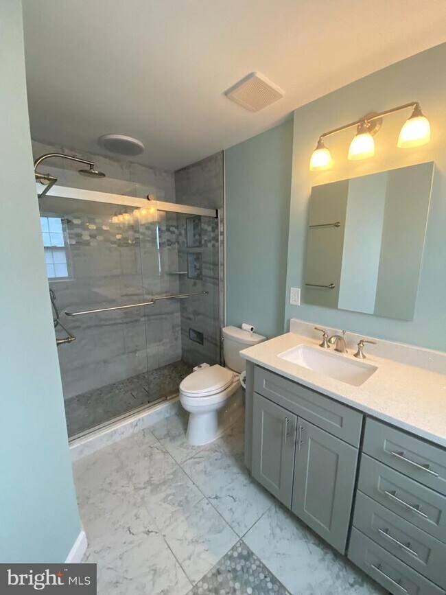 Building Photo - 12502 Royal Crown Dr