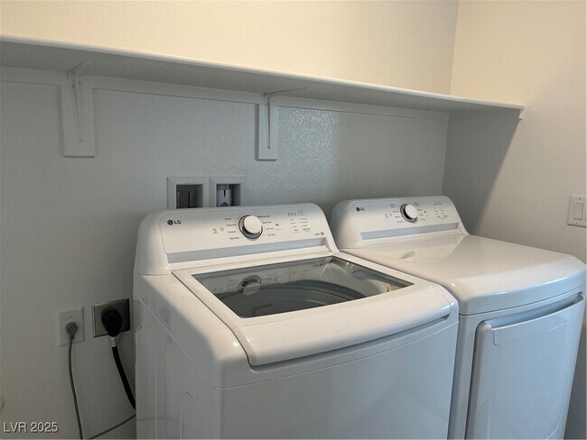 Building Photo - 9693 Biedler Ct