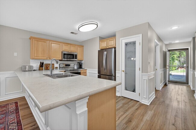 Building Photo - 641 Blue Stem Dr