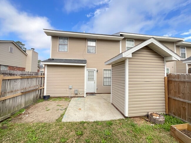 Building Photo - 3924 Miramar Ct